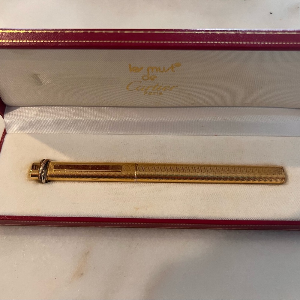 Cartier Les Must Gold Logo